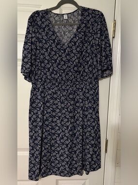Old Navy Women's Navy Floral V‑Neck Dress size 1x